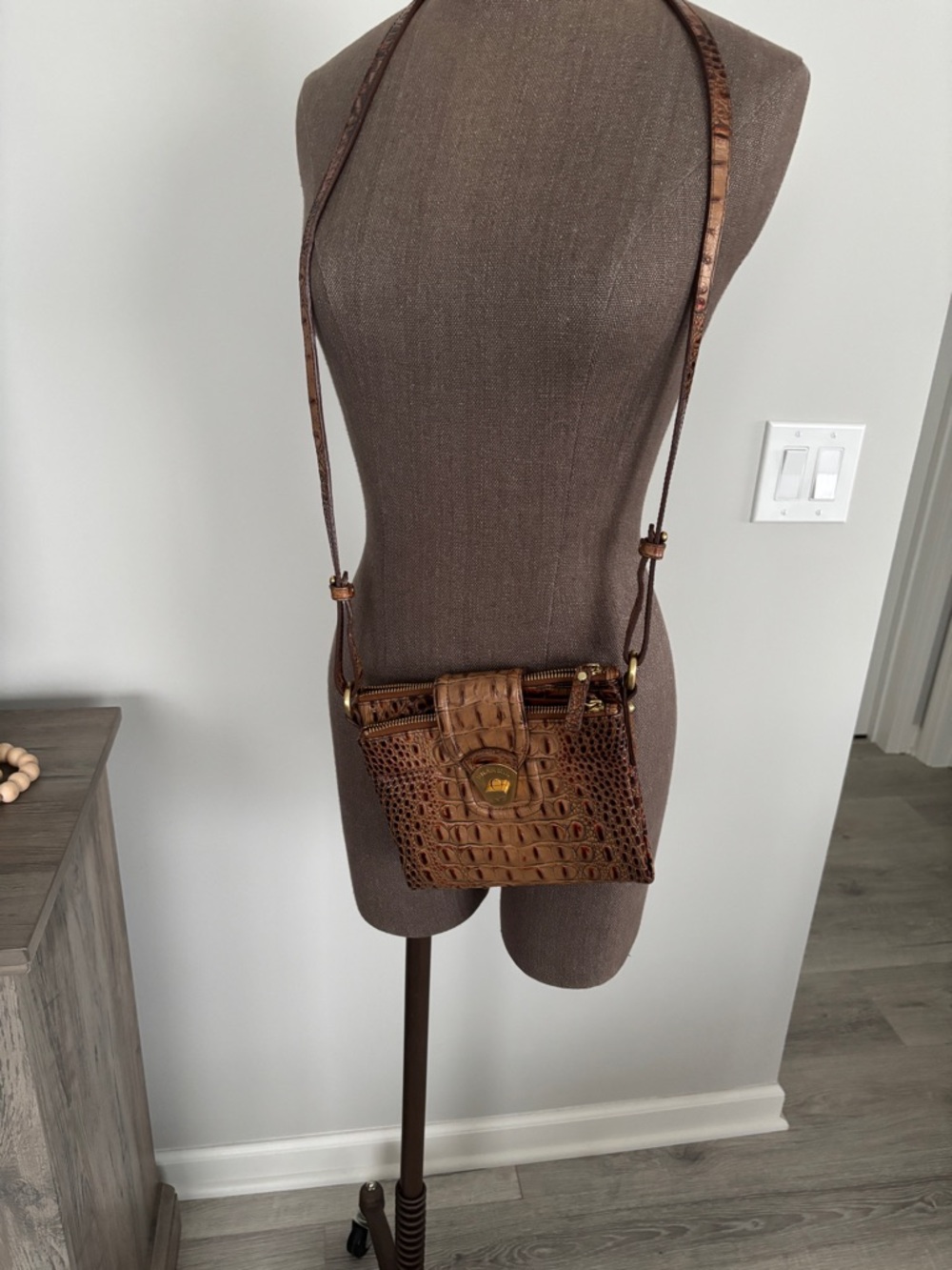 Brahmin Melbourne Mojito Croc Embossed Crossbody Bag Brown Gold Hardware